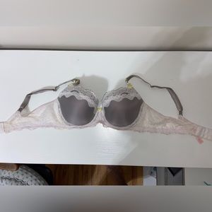36C Victoria’s Secret bra